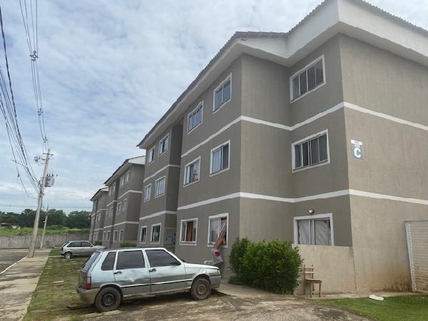Vende-se em Valparaiso De Goias-GO  apto, 104.67 de área total, 48.90 de área privativa,  2_qto(s), WC, 1_sala(s), cozinha, 1_vaga(s) de garagem.