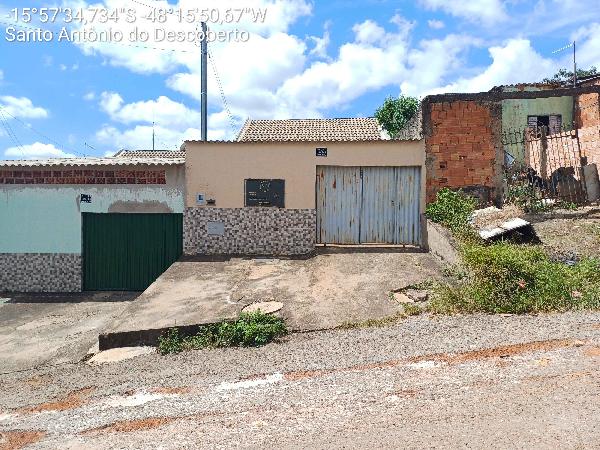 Vende-se em Santo Antonio Do Descoberto-GO  Casa, 69.00 de área privativa, 180.00 de área do terreno,  2_qto(s), a.serv, WC, 1_sala(s), sacada, cozinha, 1_vaga(s) de garagem.