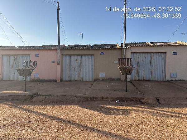 Vende-se em Santo Antonio Do Descoberto-GO  Casa, 69.98 de área total, 69.98 de área privativa, 153.00 de área do terreno,  2_qto(s), a.serv, WC, 1_sala(s), cozinha.