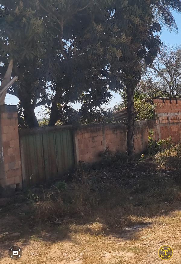 Vende-se em Santo Antonio Do Descoberto-GO  Casa, 69.75 de área total, 69.75 de área privativa, 180.00 de área do terreno,  2_qto(s), a.serv, WC, 1_sala(s), cozinha.