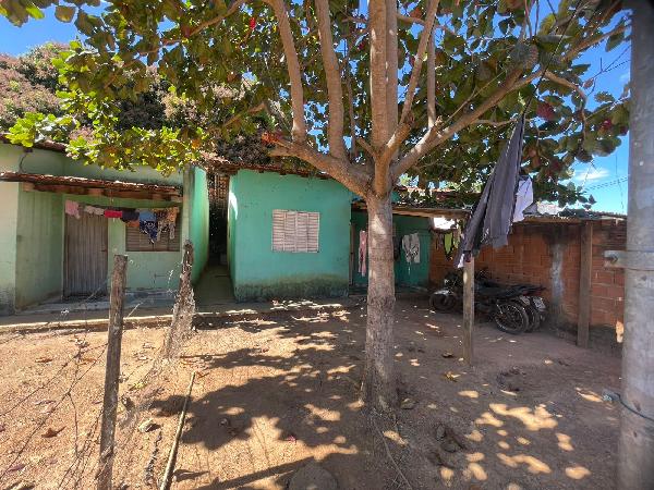 Vende-se em Padre Bernardo-GO  Casa, 62.16 de área total, 62.16 de área privativa, 195.00 de área do terreno,  2_qto(s), varanda, a.serv, WC, 1_sala(s), cozinha, 1_vaga(s) de garagem.