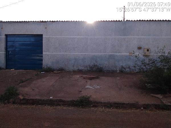 Vende-se em Planaltina-GO  Casa, 339.95 de área total, 339.95 de área privativa, 450.00 de área do terreno,  3_qto(s), a.serv, WC, 1_sala(s), cozinha, 1_vaga(s) de garagem.