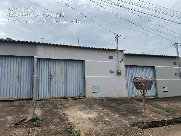 Vende-se em Santo Antonio Do Descoberto-GO  Casa, 69.95 de área total, 69.95 de área privativa, 153.00 de área do terreno,  2_qto(s), a.serv, WC, 1_sala(s), cozinha.