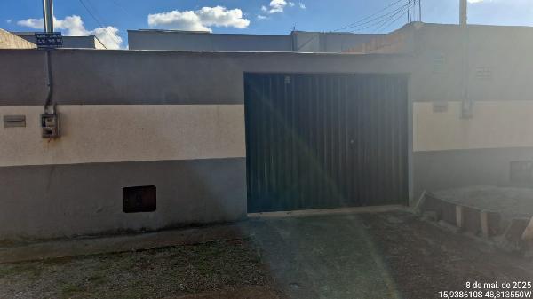 Vende-se em Santo Antonio Do Descoberto-GO  Casa, 69.70 de área total, 69.70 de área privativa, 180.00 de área do terreno,  2_qto(s), a.serv, WC, 1_sala(s), cozinha.