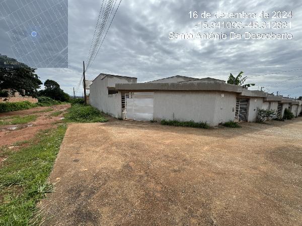 Vende-se em Santo Antonio Do Descoberto-GO  Casa, 80.45 de área privativa, 227.50 de área do terreno,  2_qto(s), varanda, a.serv, WC, 1_sala(s), cozinha, 1_vaga(s) de garagem.