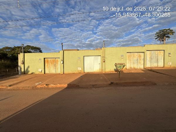 Vende-se em Santo Antonio Do Descoberto-GO  Casa, 69.96 de área total, 69.96 de área privativa, 157.50 de área do terreno,  2_qto(s), a.serv, WC, 1_sala(s), cozinha, 1_vaga(s) de garagem.