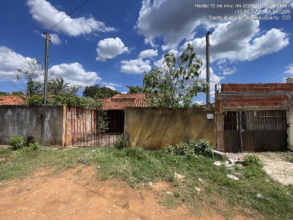 Vende-se em Santo Antonio Do Descoberto-GO  Casa, 99.00 de área total, 99.00 de área privativa, 195.00 de área do terreno,  2_qto(s), varanda, WC, 1_sala(s), cozinha, 1_vaga(s) de garagem.