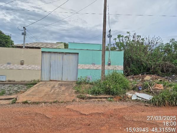 Vende-se em Santo Antonio Do Descoberto-GO  Casa, 63.00 de área total, 63.00 de área privativa, 180.00 de área do terreno,  2_qto(s), varanda, a.serv, WC, 1_sala(s), cozinha.