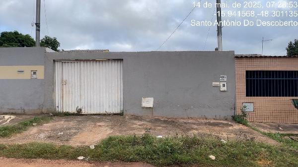 Vende-se em Santo Antonio Do Descoberto-GO  Casa, 63.00 de área privativa, 216.00 de área do terreno,  2_qto(s), varanda, a.serv, WC, 1_sala(s), cozinha.