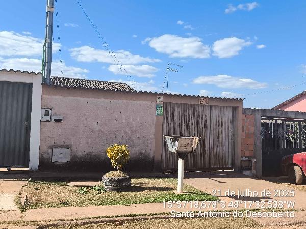 Vende-se em Santo Antonio Do Descoberto-GO  Casa, 66.95 de área total, 66.95 de área privativa, 180.00 de área do terreno,  2_qto(s), varanda, a.serv, WC, 1_sala(s), cozinha, 1_vaga(s) de gara