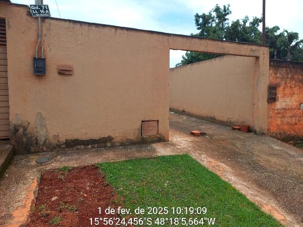 Vende-se em Santo Antonio Do Descoberto-GO  Casa, 70.00 de área total, 70.00 de área privativa, 180.00 de área do terreno,  2_qto(s), a.serv, WC, 1_sala(s), cozinha.