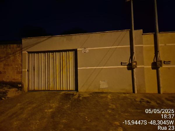 Vende-se em Santo Antonio Do Descoberto-GO  Casa, 69.95 de área total, 69.95 de área privativa, 180.00 de área do terreno,  2_qto(s), varanda, a.serv, WC, 1_sala(s), cozinha.