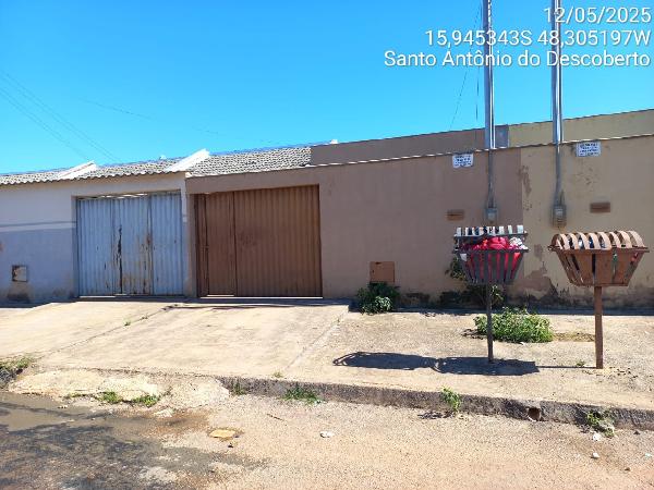 Vende-se em Santo Antonio Do Descoberto-GO  Casa, 77.02 de área total, 77.02 de área privativa, 180.00 de área do terreno,  3_qto(s), a.serv, WC, 1_sala(s), cozinha.