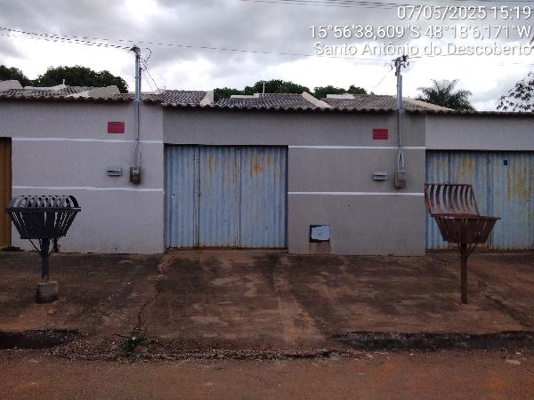 Vende-se em Santo Antonio Do Descoberto-GO  Casa, 69.95 de área total, 69.95 de área privativa, 153.00 de área do terreno,  2_qto(s), a.serv, WC, 1_sala(s), cozinha.