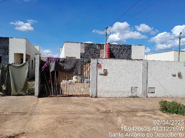 Vende-se em Santo Antonio Do Descoberto-GO  Casa, 80.01 de área total, 80.01 de área privativa, 180.00 de área do terreno,  3_qto(s), varanda, a.serv, WC, 1_sala(s), cozinha.