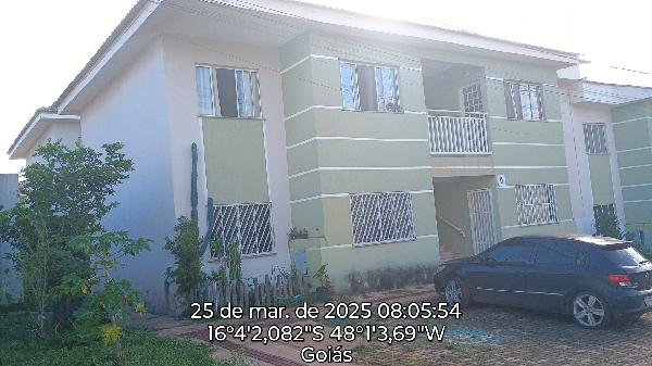 Vende-se em Valparaiso De Goias-GO  apto, 157.78 de área total, 48.87 de área privativa,  2_qto(s), WC, 1_sala(s), cozinha, 1_vaga(s) de garagem.