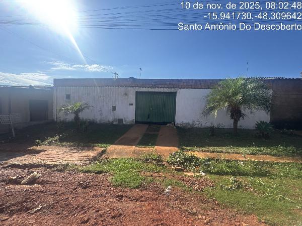 Vende-se em Santo Antonio Do Descoberto-GO  Casa, 49.87 de área total, 49.87 de área privativa, 203.87 de área do terreno,  2_qto(s), a.serv, WC, 1_sala(s), cozinha, 1_vaga(s) de garagem.