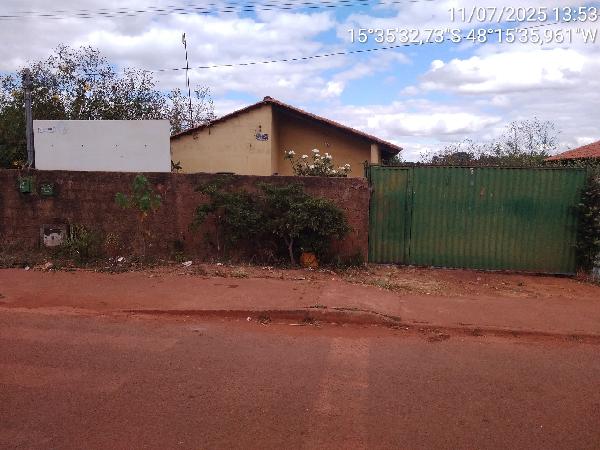 Vende-se em Padre Bernardo-GO  Casa, 51.84 de área total, 51.84 de área privativa, 480.00 de área do terreno,  2_qto(s), a.serv, WC, 1_sala(s), cozinha, 1_vaga(s) de garagem.