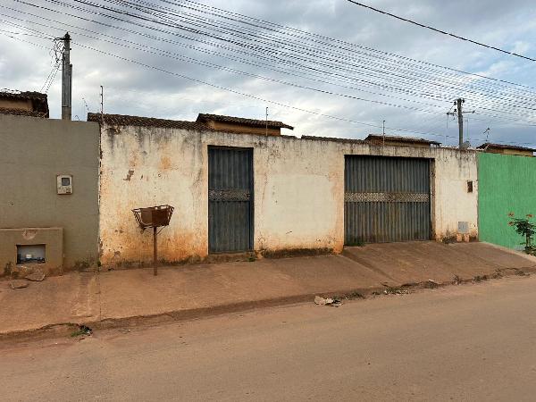 Vende-se em Padre Bernardo-GO  Casa, 69.83 de área total, 69.83 de área privativa, 250.00 de área do terreno,  2_qto(s), a.serv, WC, 1_sala(s), cozinha.