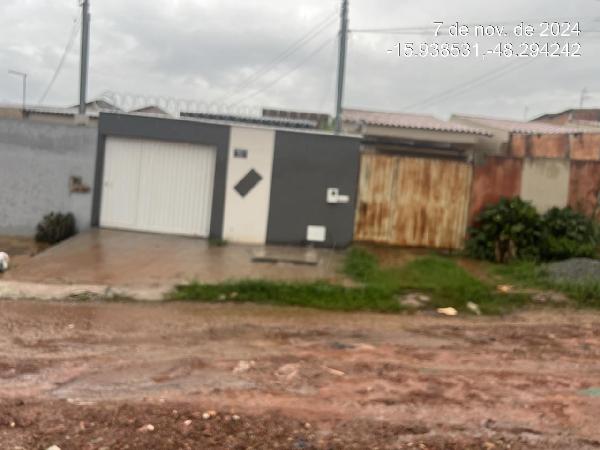 Vende-se em Santo Antonio Do Descoberto-GO  Casa, 64.00 de área privativa, 180.00 de área do terreno,  2_qto(s), varanda, a.serv, WC, 1_sala(s), cozinha.
