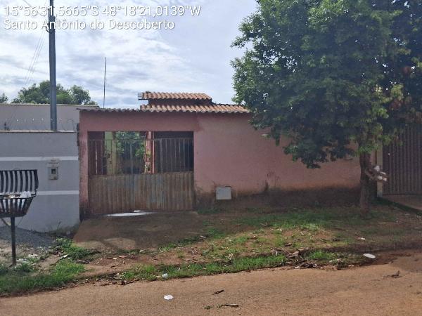 Vende-se em Santo Antonio Do Descoberto-GO  Casa, 62.73 de área privativa, 240.00 de área do terreno,  2_qto(s), varanda, a.serv, WC, 1_sala(s), cozinha, 1_vaga(s) de garagem.