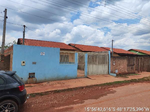 Vende-se em Santo Antonio Do Descoberto-GO  Casa, 61.50 de área privativa, 195.07 de área do terreno,  2_qto(s), a.serv, WC, 1_sala(s), cozinha, 1_vaga(s) de garagem.