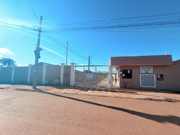 Vende-se em Luziania-GO  Casa, 100.13 de área total, 54.50 de área privativa, 125.07 de área do terreno,  2_qto(s), varanda, a.serv, WC, 1_sala(s), cozinha, Terraco, 1_vaga(s) de garagem.