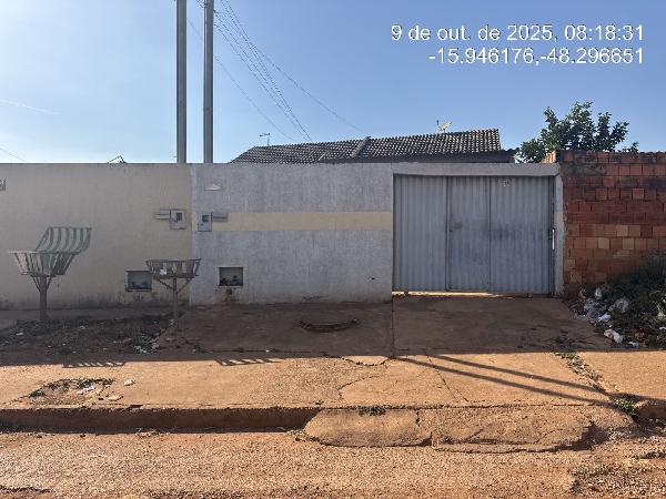 Vende-se em Santo Antonio Do Descoberto-GO  Casa, 68.98 de área total, 68.98 de área privativa, 190.26 de área do terreno,  2_qto(s), varanda, a.serv, WC, 1_sala(s), cozinha, 1_vaga(s) de gara