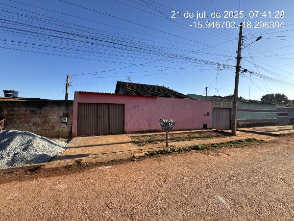 Vende-se em Santo Antonio Do Descoberto-GO  Casa, 63.00 de área total, 63.00 de área privativa, 180.00 de área do terreno,  2_qto(s), varanda, a.serv, WC, 1_sala(s), cozinha.