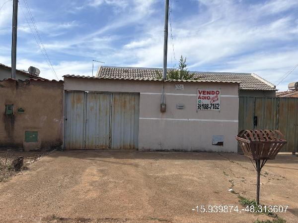 Vende-se em Santo Antonio Do Descoberto-GO  Casa, 69.95 de área total, 69.95 de área privativa, 180.00 de área do terreno,  2_qto(s), varanda, a.serv, WC, 1_sala(s), cozinha.