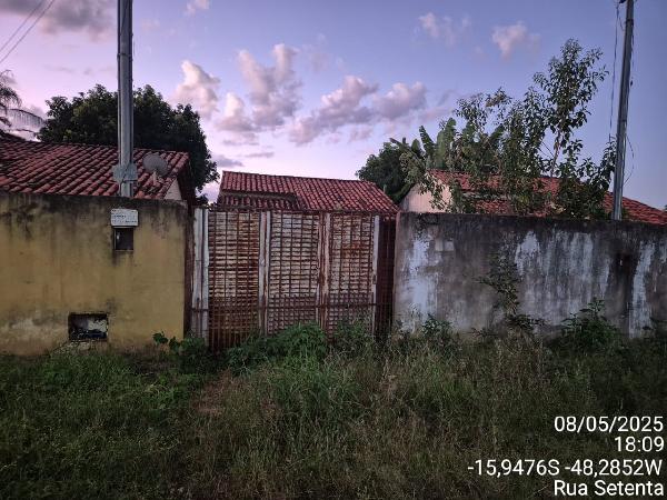 Vende-se em Santo Antonio Do Descoberto-GO  Casa, 53.88 de área total, 53.88 de área privativa, 195.00 de área do terreno,  2_qto(s), varanda, WC, 1_sala(s), cozinha, 1_vaga(s) de garagem.