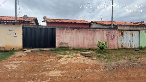 Vende-se em Planaltina-GO  Casa, 69.80 de área total, 69.80 de área privativa, 300.00 de área do terreno,  3_qto(s), WC, 1_sala(s), cozinha, 1_vaga(s) de garagem.