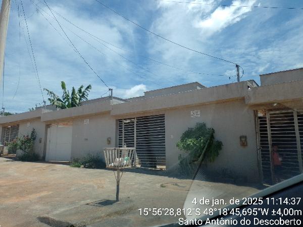 Vende-se em Santo Antonio Do Descoberto-GO  Casa, 80.45 de área total, 80.45 de área privativa, 180.00 de área do terreno,  2_qto(s), varanda, a.serv, WC, 1_sala(s), cozinha, 1_vaga(s) de gara