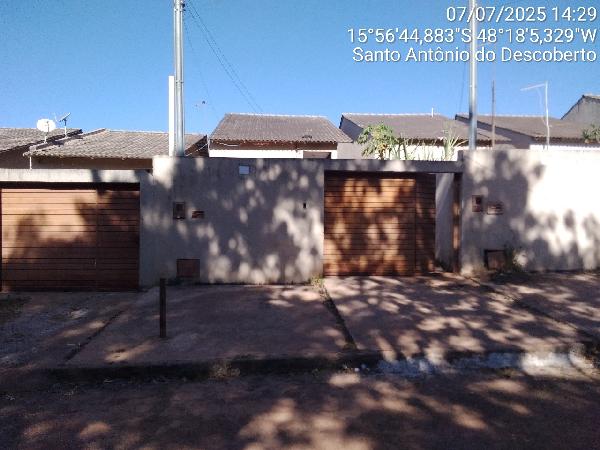 Vende-se em Santo Antonio Do Descoberto-GO  Casa, 61.80 de área total, 61.80 de área privativa, 180.00 de área do terreno,  2_qto(s), varanda, a.serv, WC, 1_sala(s), cozinha, 1_vaga(s) de gara
