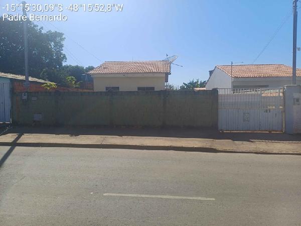 Vende-se em Padre Bernardo-GO  Casa, 69.74 de área total, 69.74 de área privativa, 390.00 de área do terreno,  2_qto(s), a.serv, WC, 1_sala(s), cozinha, 1_vaga(s) de garagem.