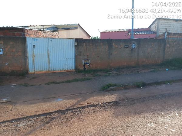 Vende-se em Santo Antonio Do Descoberto-GO  Casa, 59.04 de área total, 59.04 de área privativa, 221.29 de área do terreno,  2_qto(s), varanda, a.serv, WC, 1_sala(s), cozinha.