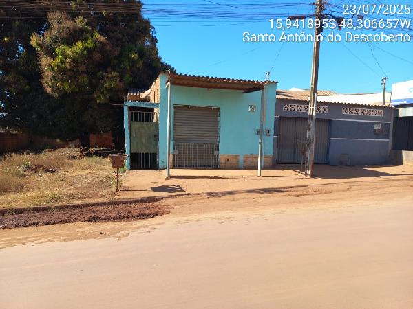 Vende-se em Santo Antonio Do Descoberto-GO  Casa, 61.80 de área total, 61.80 de área privativa, 180.00 de área do terreno,  2_qto(s), varanda, a.serv, WC, 1_sala(s), cozinha.