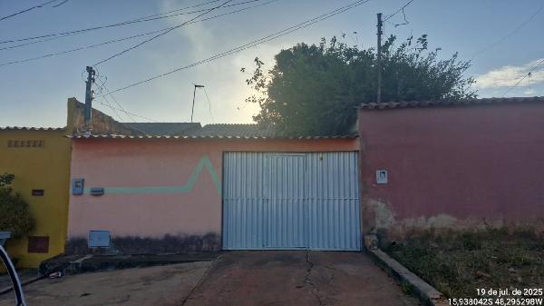 Vende-se em Santo Antonio Do Descoberto-GO  Casa, 92.01 de área total, 92.01 de área privativa, 180.00 de área do terreno,  2_qto(s), a.serv, WC, 1_sala(s), cozinha, 1_vaga(s) de garagem.