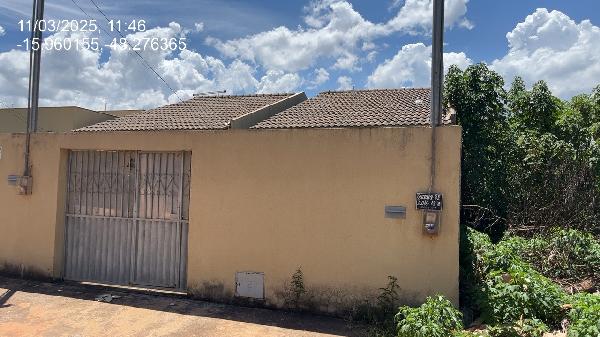 Vende-se em Santo Antonio Do Descoberto-GO  Casa, 68.30 de área total, 68.30 de área privativa, 180.00 de área do terreno,  2_qto(s), varanda, a.serv, WC, 1_sala(s), cozinha.