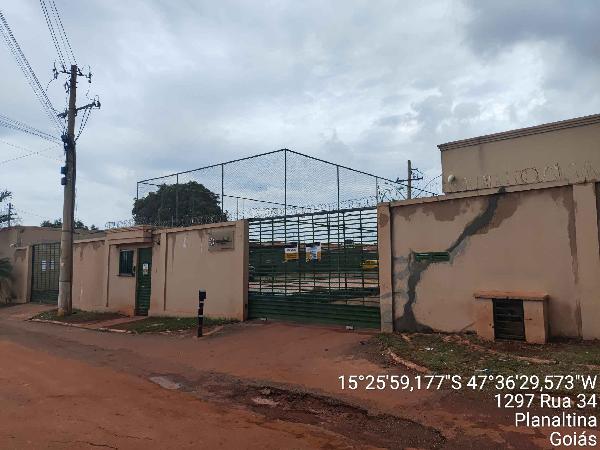 Vende-se em Planaltina-GO  apto, 45.95 de área privativa, 8450.00 de área do terreno,  2_qto(s), WC, 1_sala(s), cozinha, 1_vaga(s) de garagem.