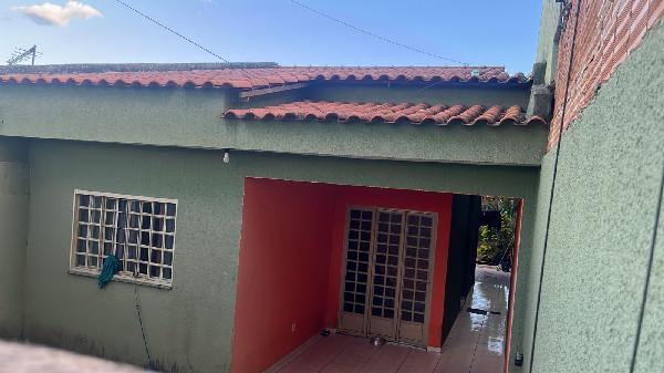 Vende-se em Santo Antonio Do Descoberto-GO  Casa, 65.25 de área total, 65.25 de área privativa, 180.00 de área do terreno,  2_qto(s), varanda, a.serv, WC, 1_sala(s), cozinha.