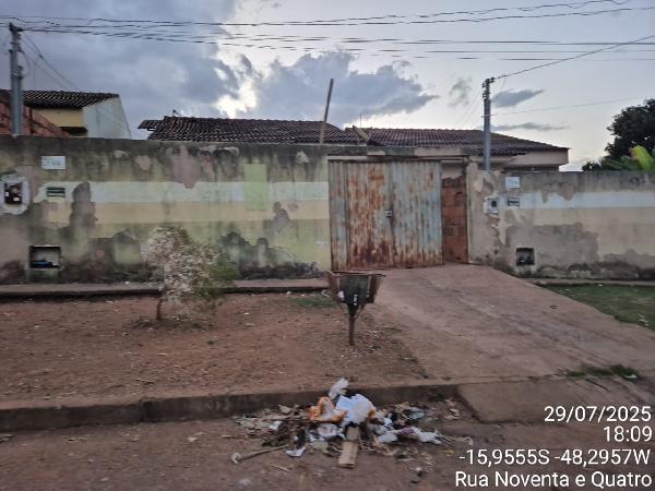 Vende-se em Santo Antonio Do Descoberto-GO  Casa, 62.42 de área total, 62.42 de área privativa, 206.38 de área do terreno,  3_qto(s), a.serv, WC, 1_sala(s), cozinha.