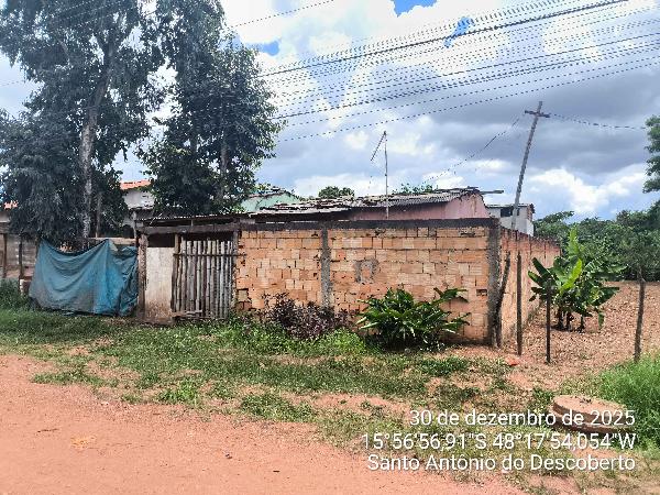 Vende-se em Santo Antonio Do Descoberto-GO  Casa, 52.20 de área total, 52.20 de área privativa, 240.00 de área do terreno,  2_qto(s), a.serv, WC, 1_sala(s), cozinha.