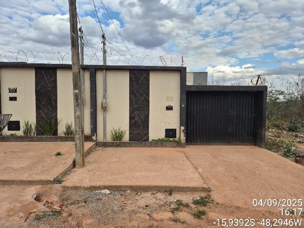 Vende-se em Santo Antonio Do Descoberto-GO  Casa, 74.75 de área total, 69.75 de área privativa, 271.87 de área do terreno,  2_qto(s), varanda, a.serv, WC, 1_sala(s), cozinha.