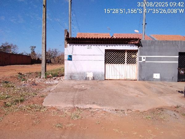 Vende-se em Planaltina-GO  Casa, 60.00 de área total, 60.00 de área privativa, 150.00 de área do terreno,  2_qto(s), varanda, a.serv, WC, 1_sala(s), cozinha.