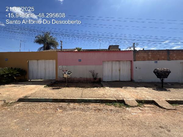 Vende-se em Santo Antonio Do Descoberto-GO  Casa, 69.81 de área total, 69.81 de área privativa, 180.00 de área do terreno,  3_qto(s), WC, 1_sala(s), cozinha.