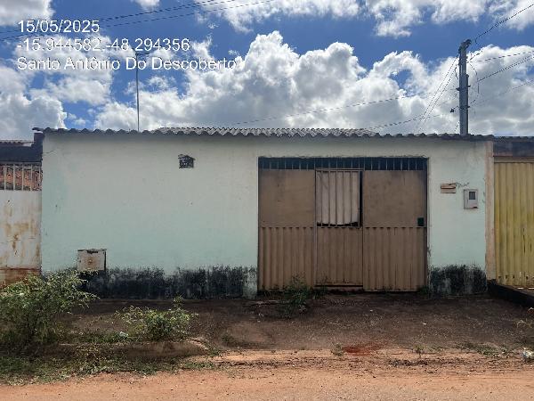 Vende-se em Santo Antonio Do Descoberto-GO  Casa, 60.81 de área total, 60.81 de área privativa, 250.00 de área do terreno,  2_qto(s), WC, 1_sala(s), cozinha.