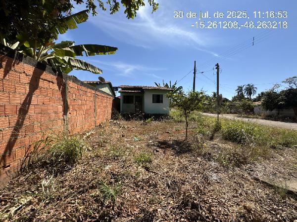 Vende-se em Padre Bernardo-GO  Casa, 61.60 de área total, 57.72 de área privativa, 195.00 de área do terreno,  2_qto(s), a.serv, WC, 1_sala(s), cozinha, 1_vaga(s) de garagem.