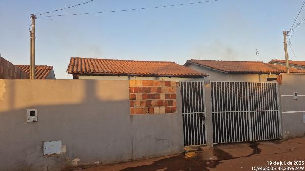 Vende-se em Santo Antonio Do Descoberto-GO  Casa, 61.50 de área total, 61.50 de área privativa, 180.00 de área do terreno,  2_qto(s), varanda, a.serv, WC, 1_sala(s), cozinha.