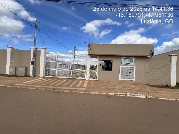 Vende-se em Luziania-GO  Casa, 99.52 de área total, 54.50 de área privativa, 125.07 de área do terreno,  2_qto(s), varanda, a.serv, WC, 1_sala(s), cozinha, 1_vaga(s) de garagem.
